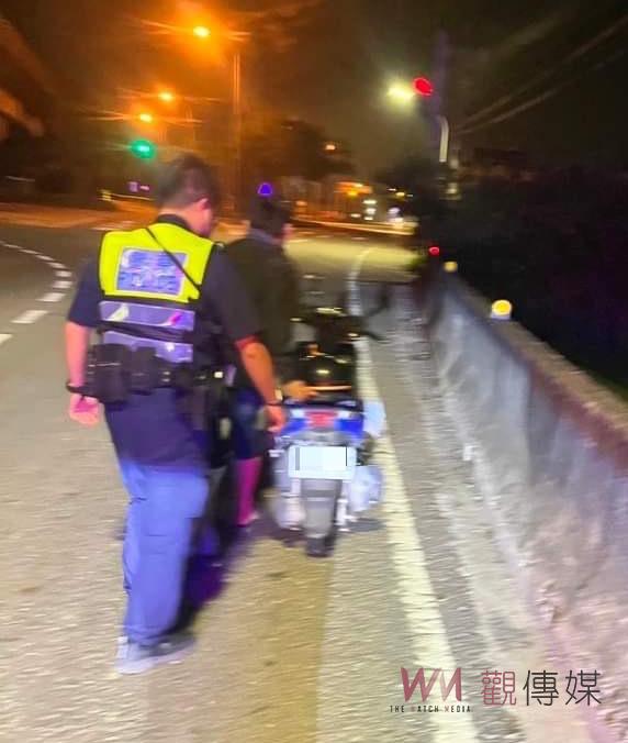 外地人機車爆胎好無助　熱心警協助脫困 - https://www.watchmedia01.com
