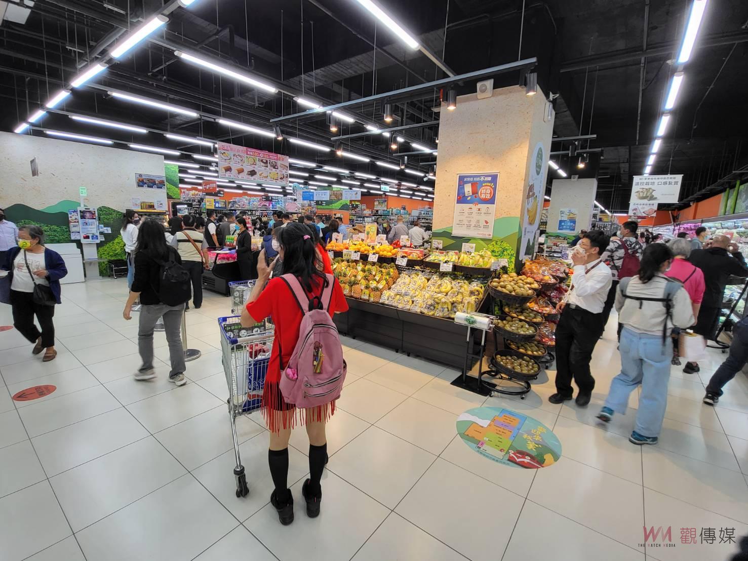 家樂福嘉義民族超市開幕　點亮金財神拚商機 - https://www.watchmedia01.com