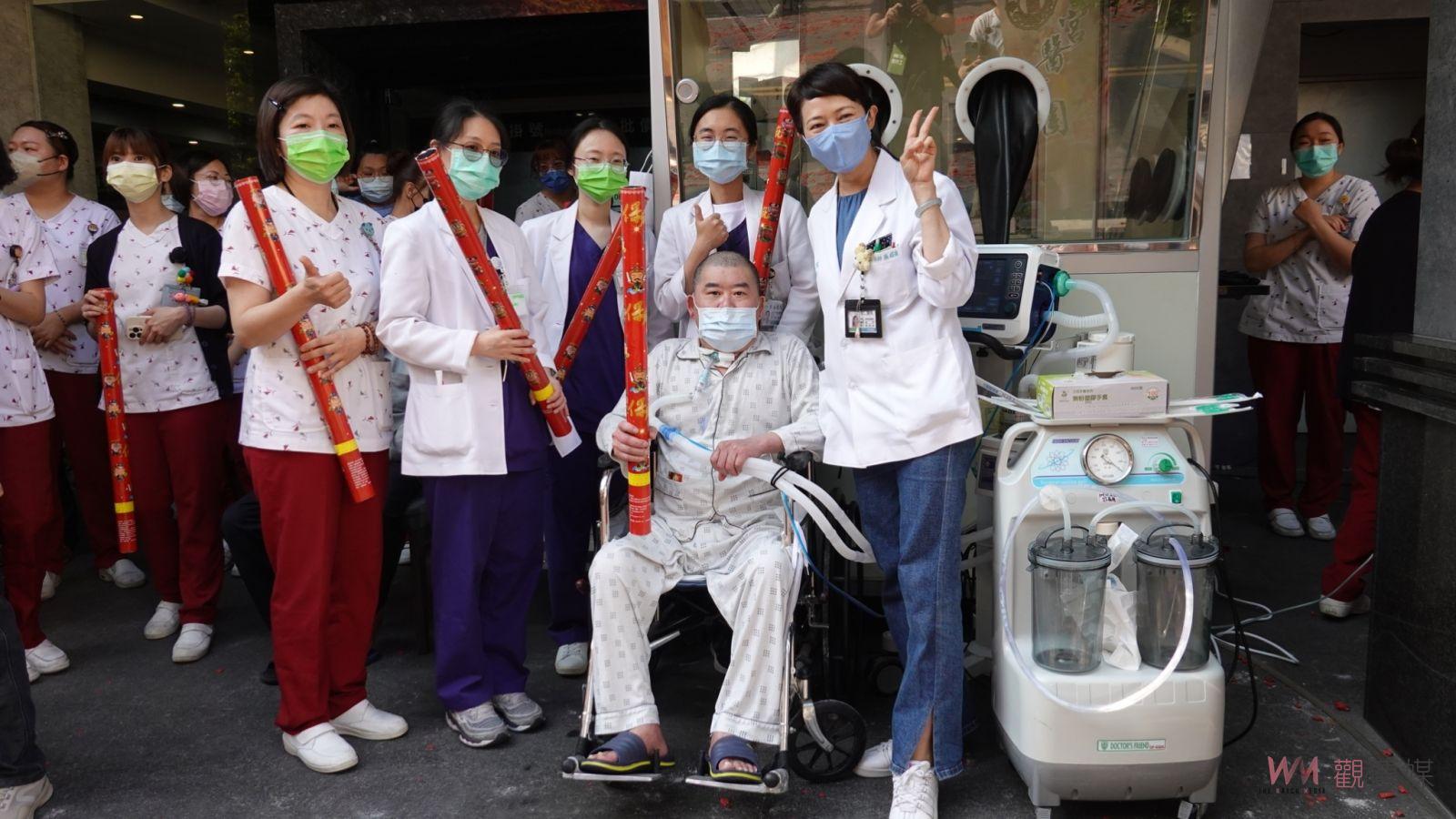 影／孝行感天！為癌父祈福隨行大甲媽　孝女走到起水泡仍想撐下去 - https://www.watchmedia01.com