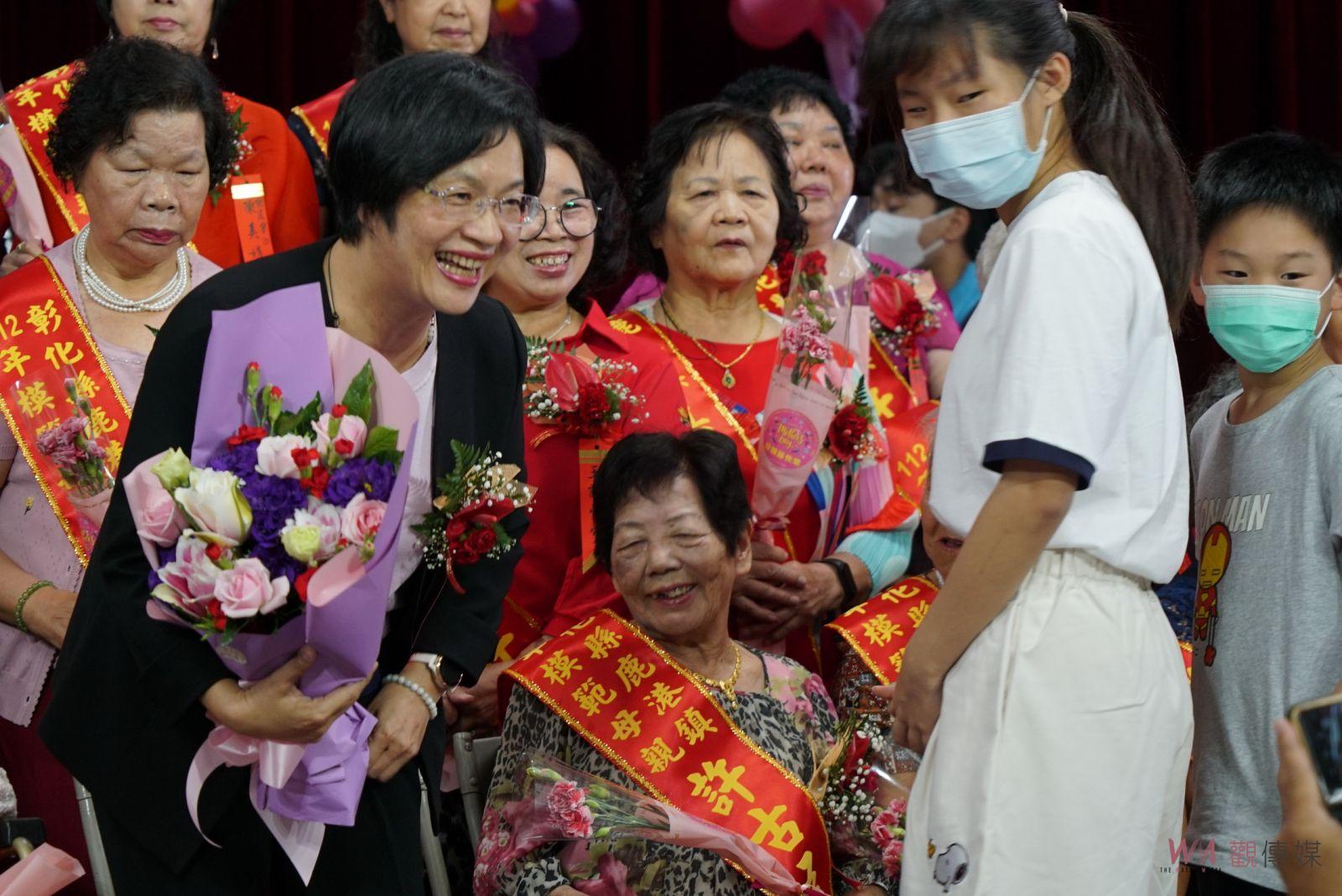 影／誰言寸草心報得三春暉　鹿港鎮112年度模範母親表揚 - https://www.watchmedia01.com