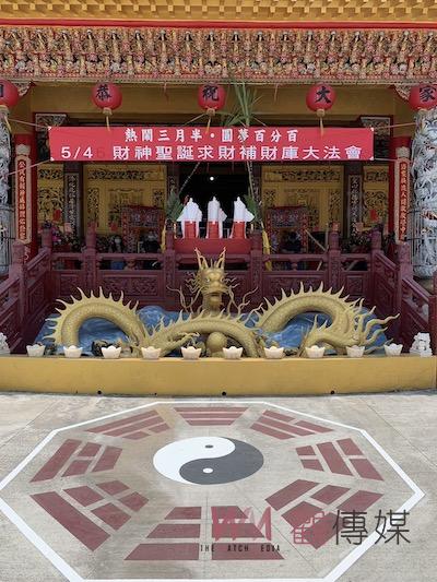 傳統杯筊神器更神氣　歡喜財神文創台灣杯邀翁章梁歡喜開杯 - https://www.watchmedia01.com