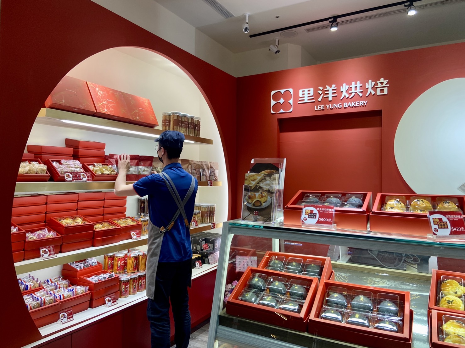 里洋烘焙展店微風北車 經典菠蘿蛋黃酥活動期間每日送 - https://www.watchmedia01.com