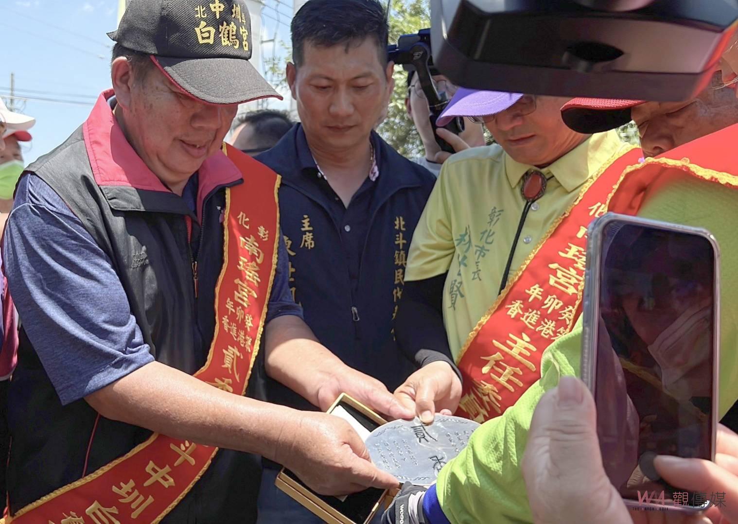 影/彰化南瑤宮徒步笨港進香回鑾 接(祭)貳香「對龍銀」儀式 - https://www.watchmedia01.com