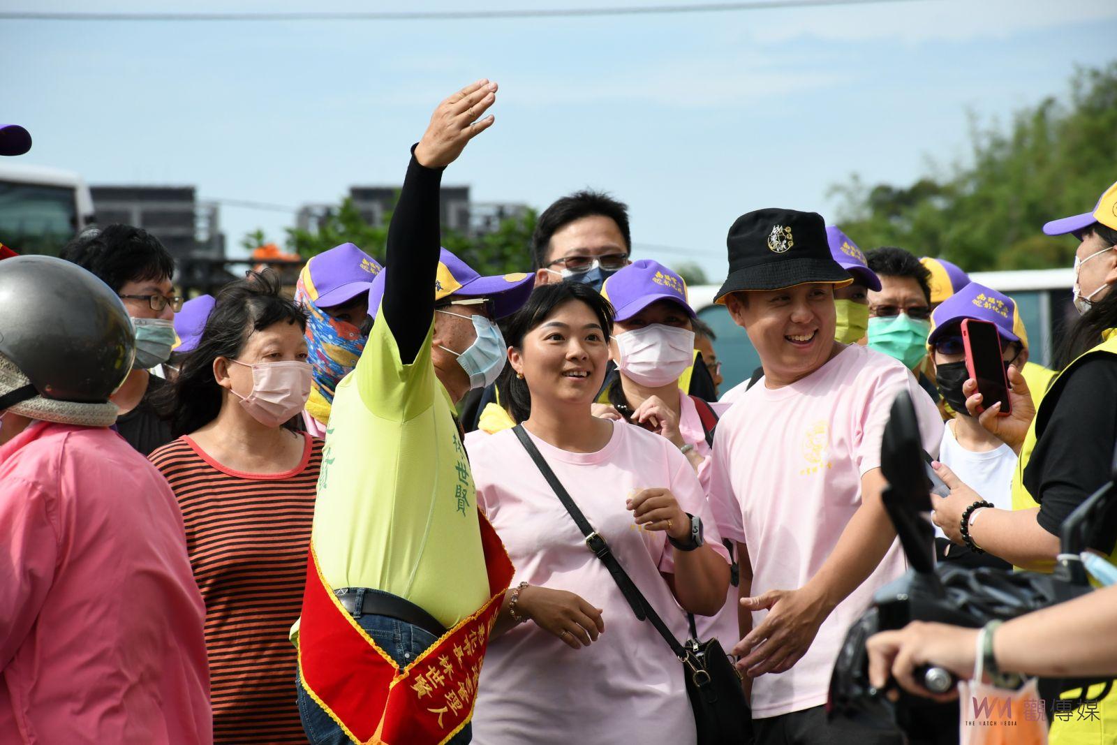 影／台灣進香團鼻祖　南瑤宮笨港進香回鑾遶境跪拜獻花迎媽祖 - https://www.watchmedia01.com
