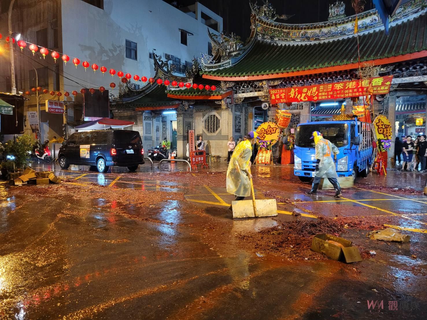 影／的很神！南瑤宮媽祖進香回鑾！清潔隊、環保志工冒雨清理垃圾 - https://www.watchmedia01.com