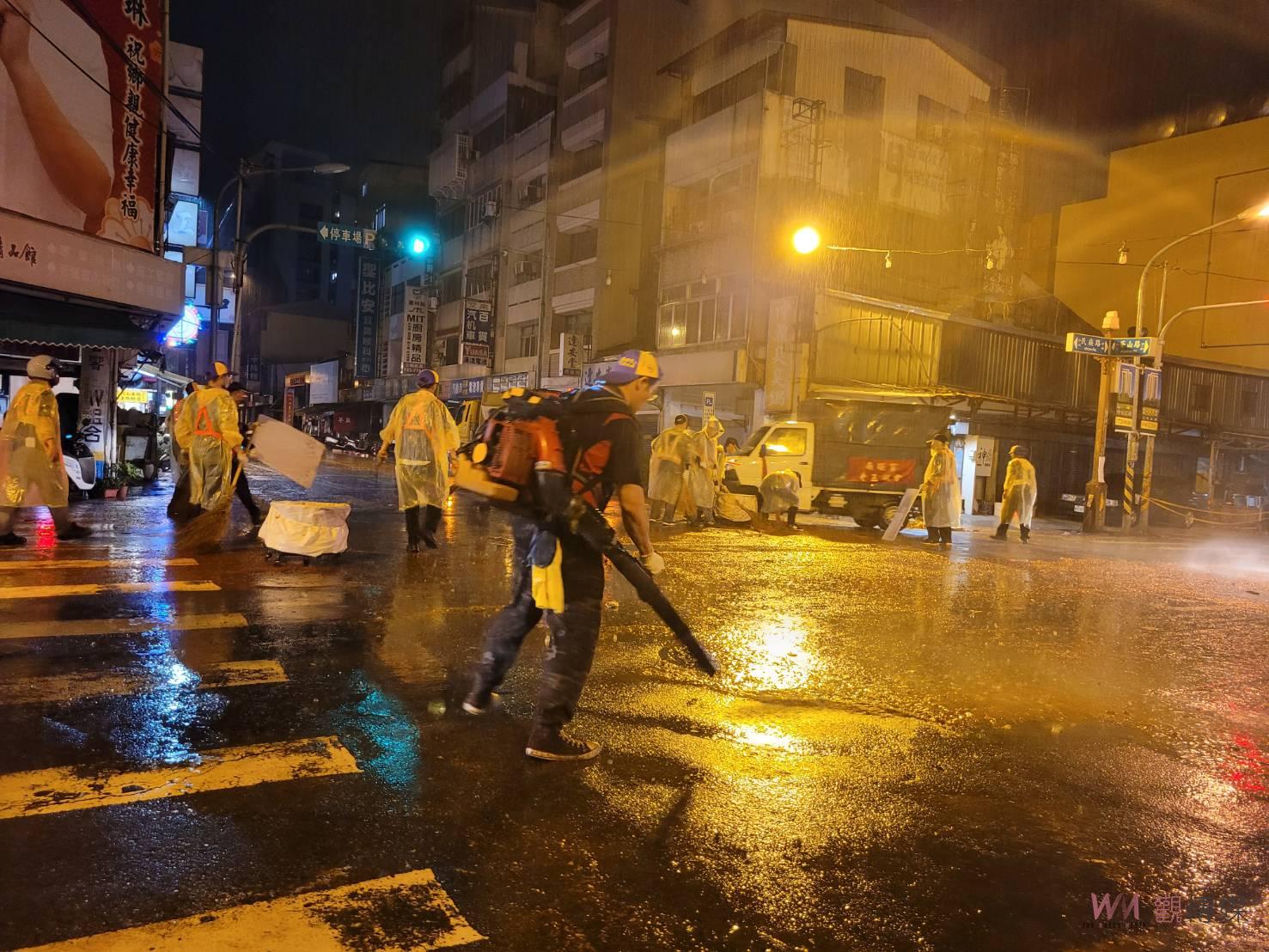 影／的很神！南瑤宮媽祖進香回鑾！清潔隊、環保志工冒雨清理垃圾 - https://www.watchmedia01.com