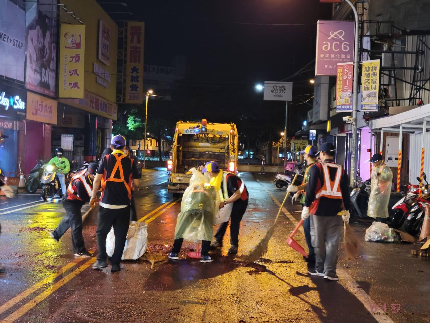 影／的很神！南瑤宮媽祖進香回鑾！清潔隊、環保志工冒雨清理垃圾 - https://www.watchmedia01.com
