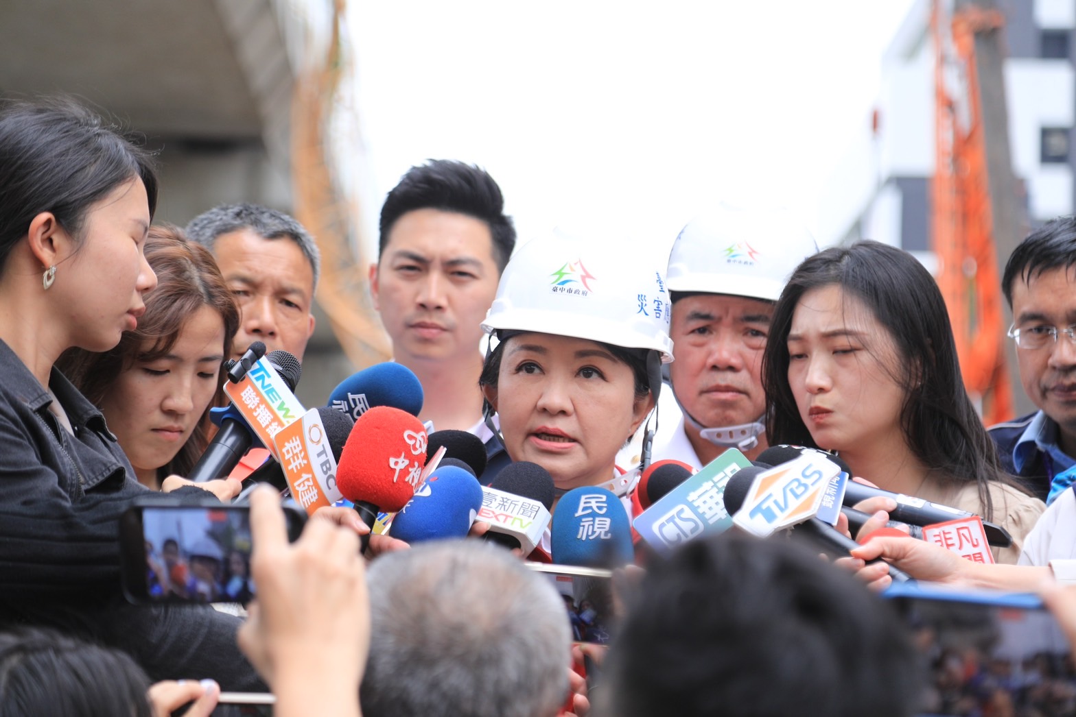 民間建案施工疏失砸中捷運車廂 盧市長：救人優先 - https://www.watchmedia01.com