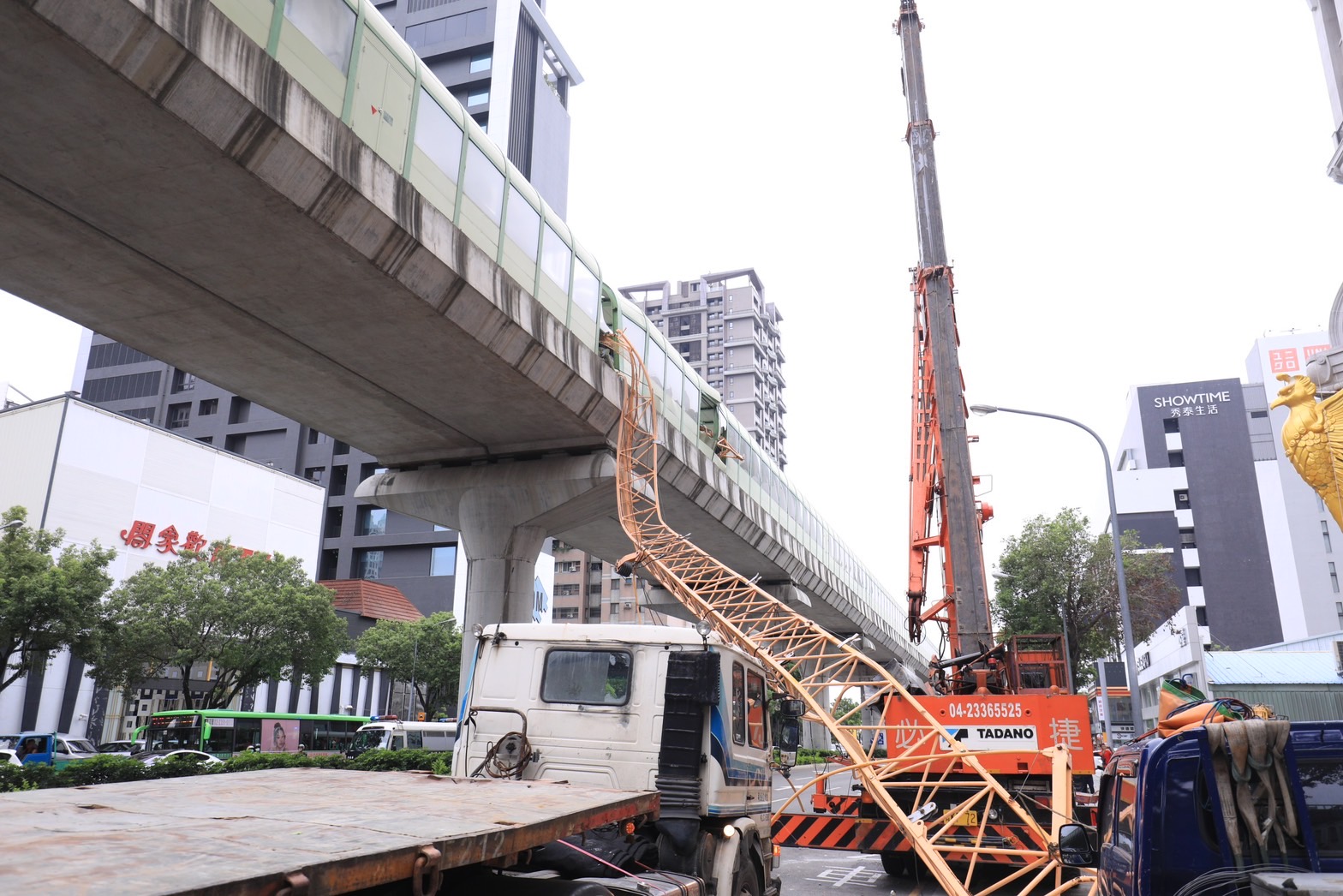 民間建案施工疏失砸中捷運車廂 盧市長：救人優先 - https://www.watchmedia01.com