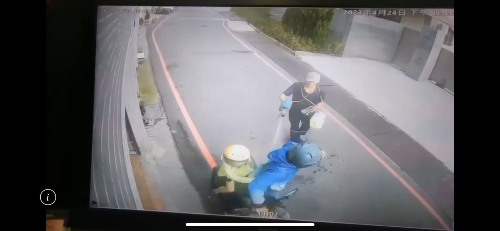 影／驚悚！惡鄰朝一父子噴汽油欲點火　檢方起訴建請加重其刑 - https://www.watchmedia01.com