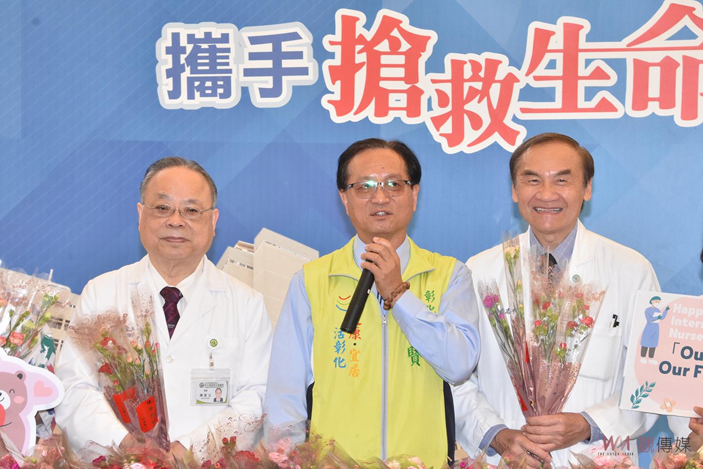 影／護理師節與母親節前夕　彰化市長林世賢贈康乃馨　為醫護打氣 - https://www.watchmedia01.com