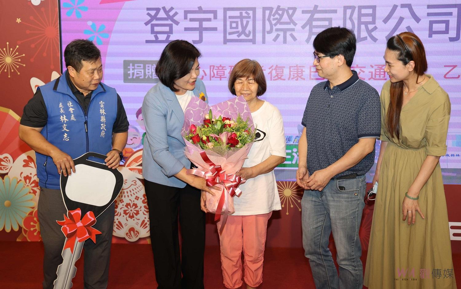 登宇國際捐贈復康巴士　張麗善:身障朋友「行」得自主尊嚴 - https://www.watchmedia01.com