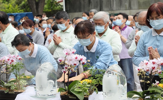 南投慈濟舉辦母親節及佛誕日浴佛孝親活動 - https://www.watchmedia01.com