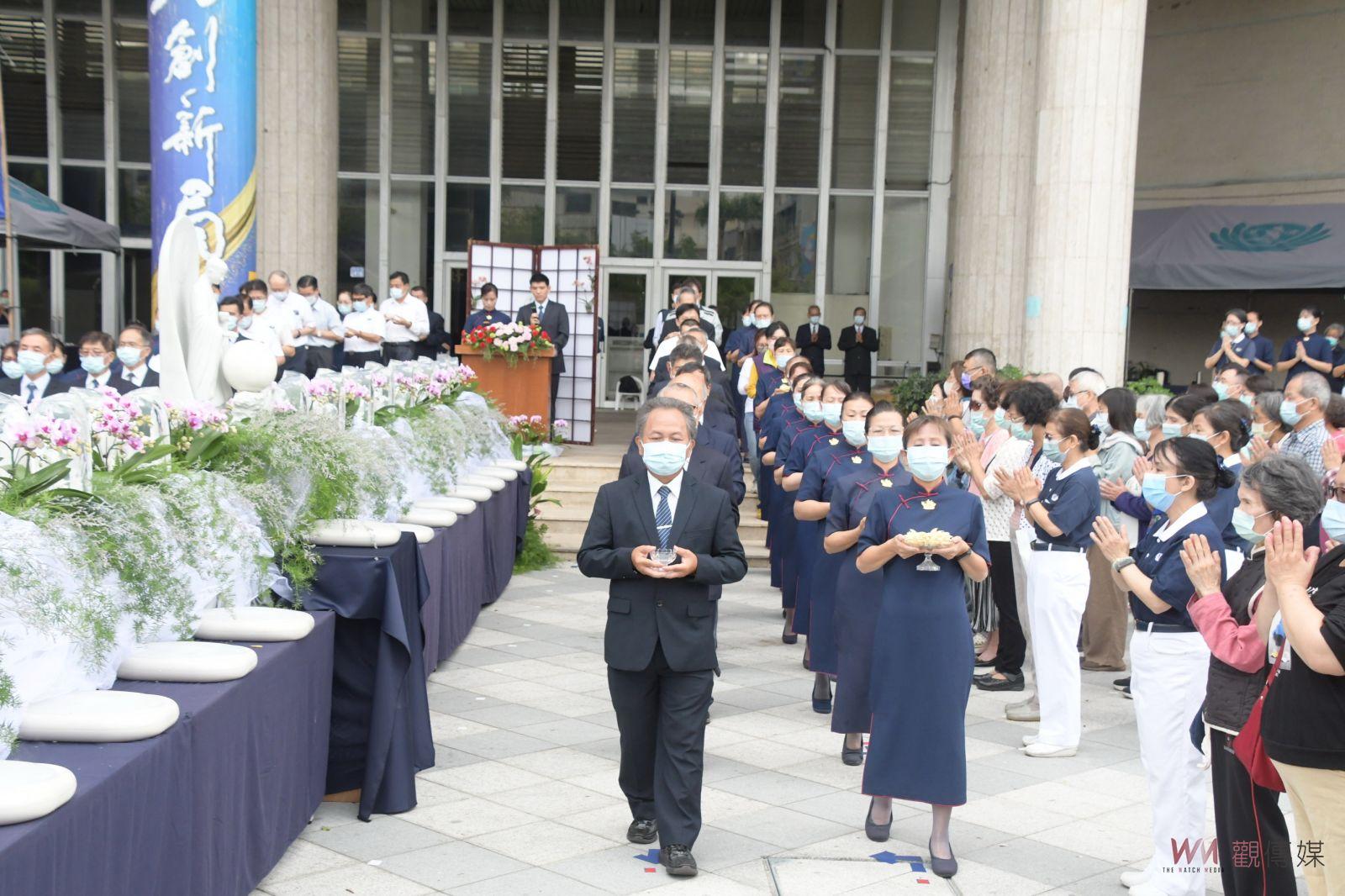 影／溫馨五月天！國定佛誕節　縣府前廣場舉辦浴佛及孝親 - https://www.watchmedia01.com