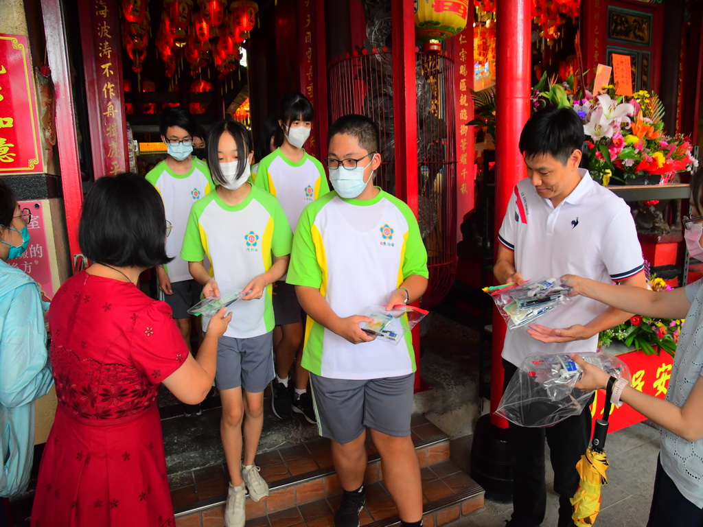 田中高中師長帶學生參拜乾德宮 祈願媽祖與文昌君合力為考生加持 - https://www.watchmedia01.com
