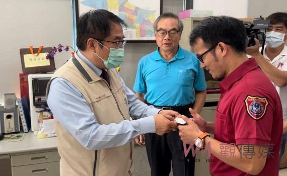 影／台南救護員黃偉哲遭傷患施暴 市長黃偉哲譴責不容許暴力 - https://www.watchmedia01.com