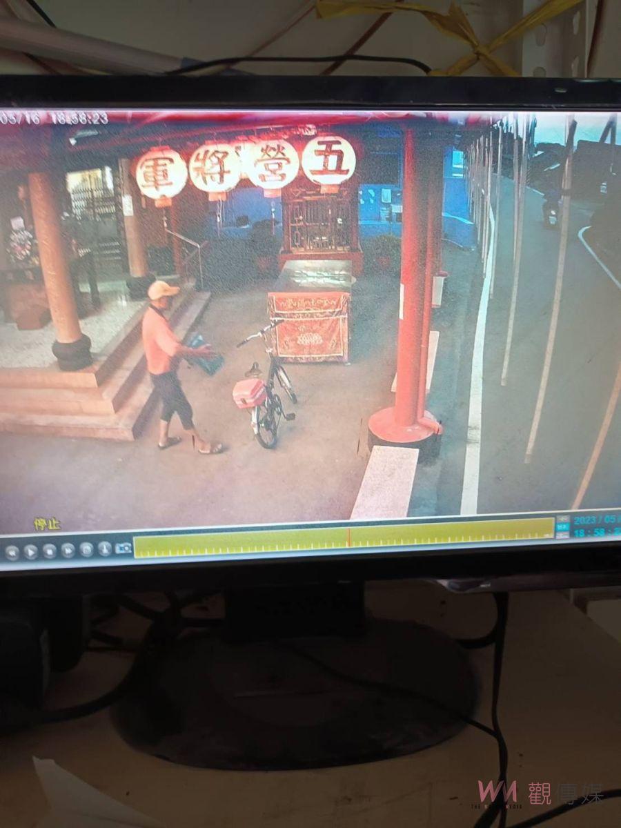 影／有求神明原諒？無業男子偷宮廟功德箱前雙手膜拜 - https://www.watchmedia01.com