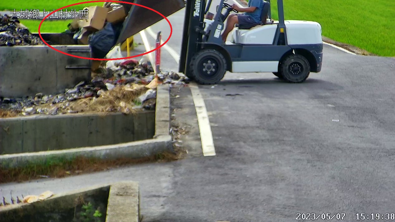 你的一舉一動老天爺都有在看　亂丟垃圾難逃法眼 - https://www.watchmedia01.com