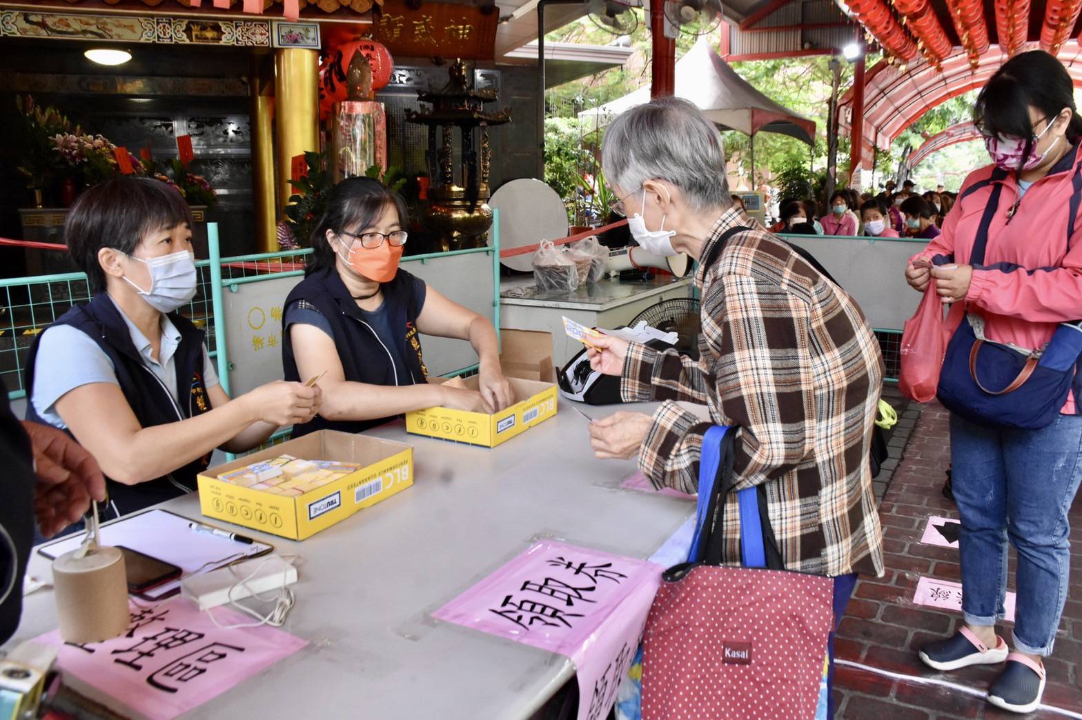 台中首推「物調券」首日發送 民眾排隊搶頭香 - https://www.watchmedia01.com