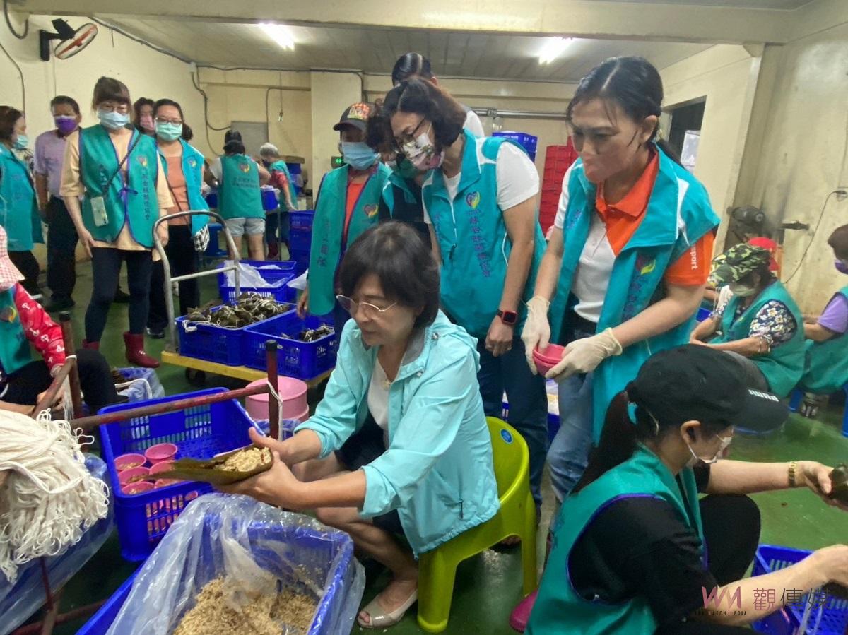 影／東勢鄉公所偕同辣台妹關懷勢弱勢 贈送一萬顆鵝油香粽子 - https://www.watchmedia01.com