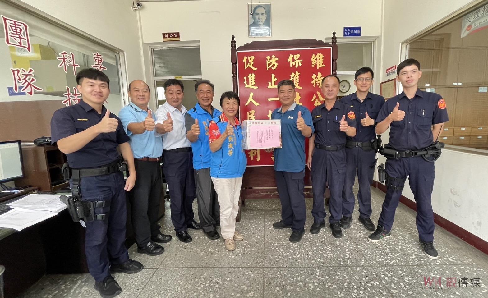 人民保母辛勞　縣議員劉淑芳購買防曬袖套幫助員警保護手臂 - https://www.watchmedia01.com