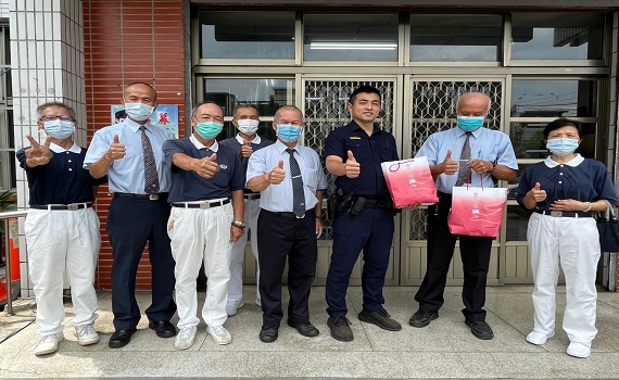 慈濟慰問草屯警消辛勞 致贈蘋果素粽賀佳節 - https://www.watchmedia01.com