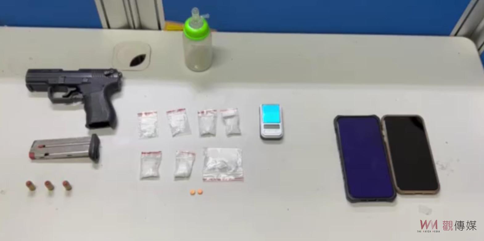 影／毒販擁槍自重在網路賣毒　現場與女友相擁而泣　槍、彈還是露現 - https://www.watchmedia01.com