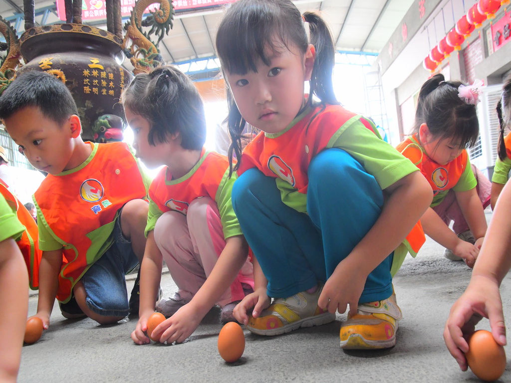 阿嬤包粽後繼有人 秀水鄉育民非營利幼兒園端午節活動走入社區幼老共學 - https://www.watchmedia01.com