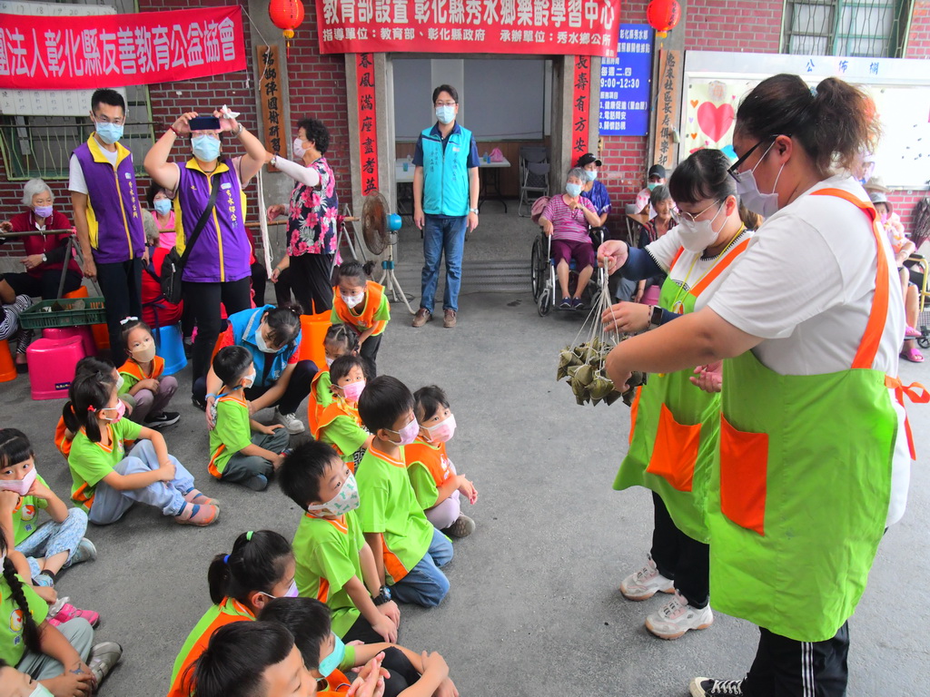 阿嬤包粽後繼有人 秀水鄉育民非營利幼兒園端午節活動走入社區幼老共學 - https://www.watchmedia01.com