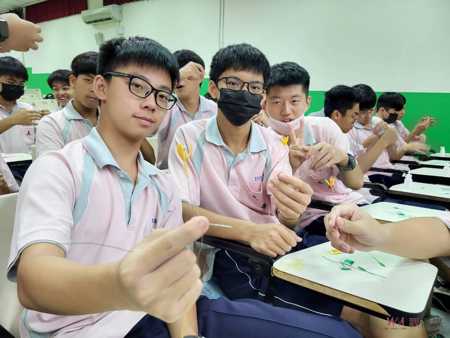 國寶藝師手把手教授　兩百師生體驗纏花創紀錄 - https://www.watchmedia01.com