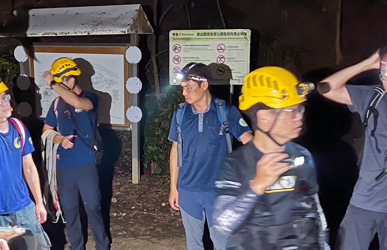 快訊／勿獨行！高雄70歲老翁《獨自健走》柴壽山失蹤17小時 警消及熱心山友破曉搜索尋獲 - https://www.watchmedia01.com