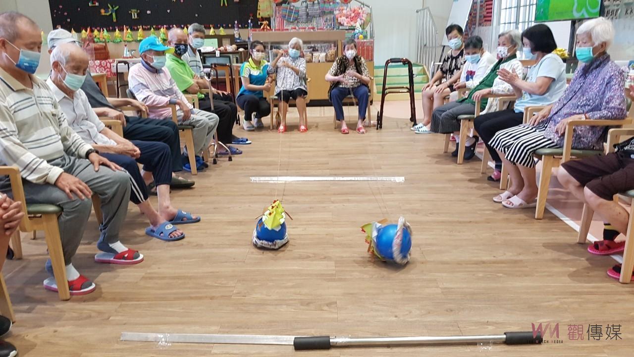 影／輪椅龍舟賽！秀和苑賽龍舟以手代槳　齊心「銀」端午 - https://www.watchmedia01.com