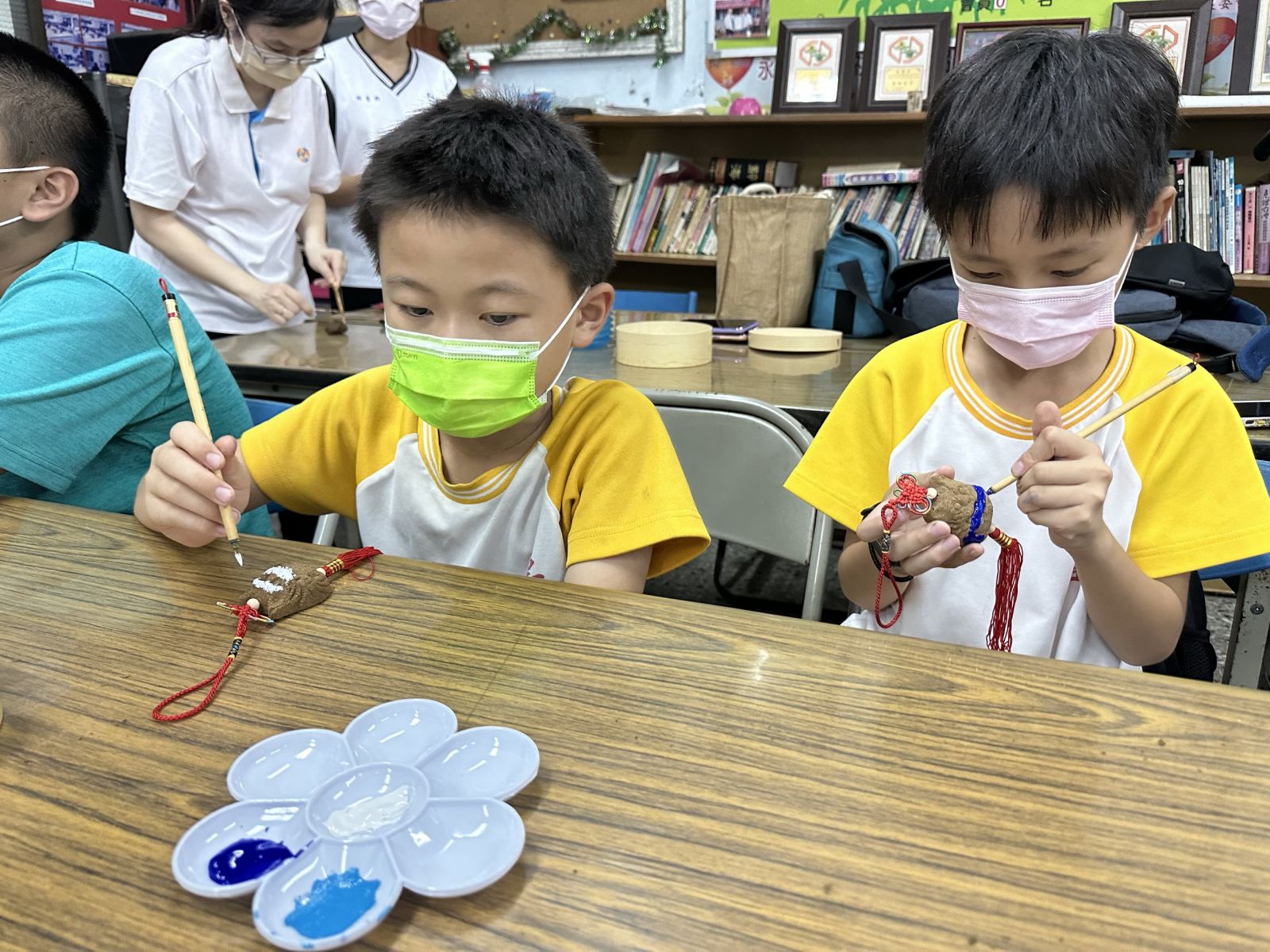 影／重現古早味！鹿港戲偶大師施建宏傳受製作羅黏香 - https://www.watchmedia01.com
