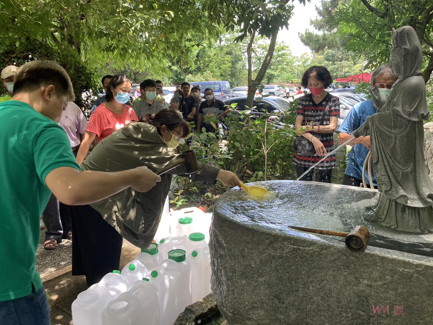 影／清水岩寺取「午時水」有百年的傳統　汲取午時水民眾大排長龍 - https://www.watchmedia01.com