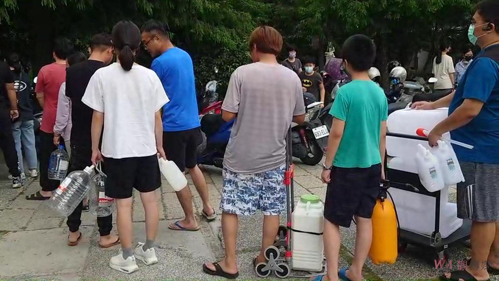 影／清水岩寺取「午時水」有百年的傳統　汲取午時水民眾大排長龍 - https://www.watchmedia01.com