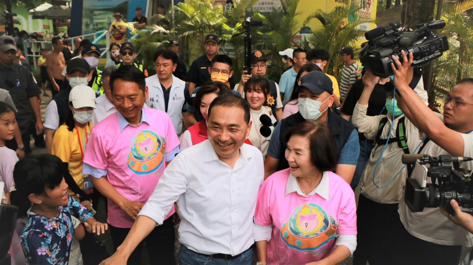 侯友宜訪童玩節 與孩童一起閱讀繪本 - https://www.watchmedia01.com
