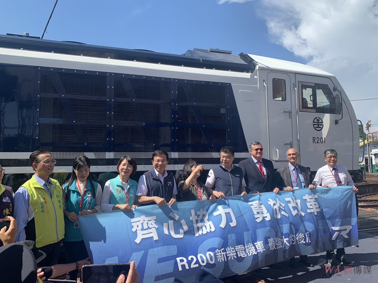 影／生力軍！台鐵R200型新柴電機車亮相　提供國人更好鐵道運輸服務 - https://www.watchmedia01.com