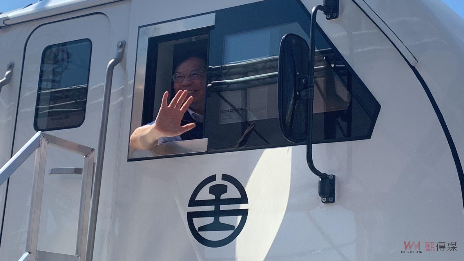 影／生力軍！台鐵R200型新柴電機車亮相　提供國人更好鐵道運輸服務 - https://www.watchmedia01.com