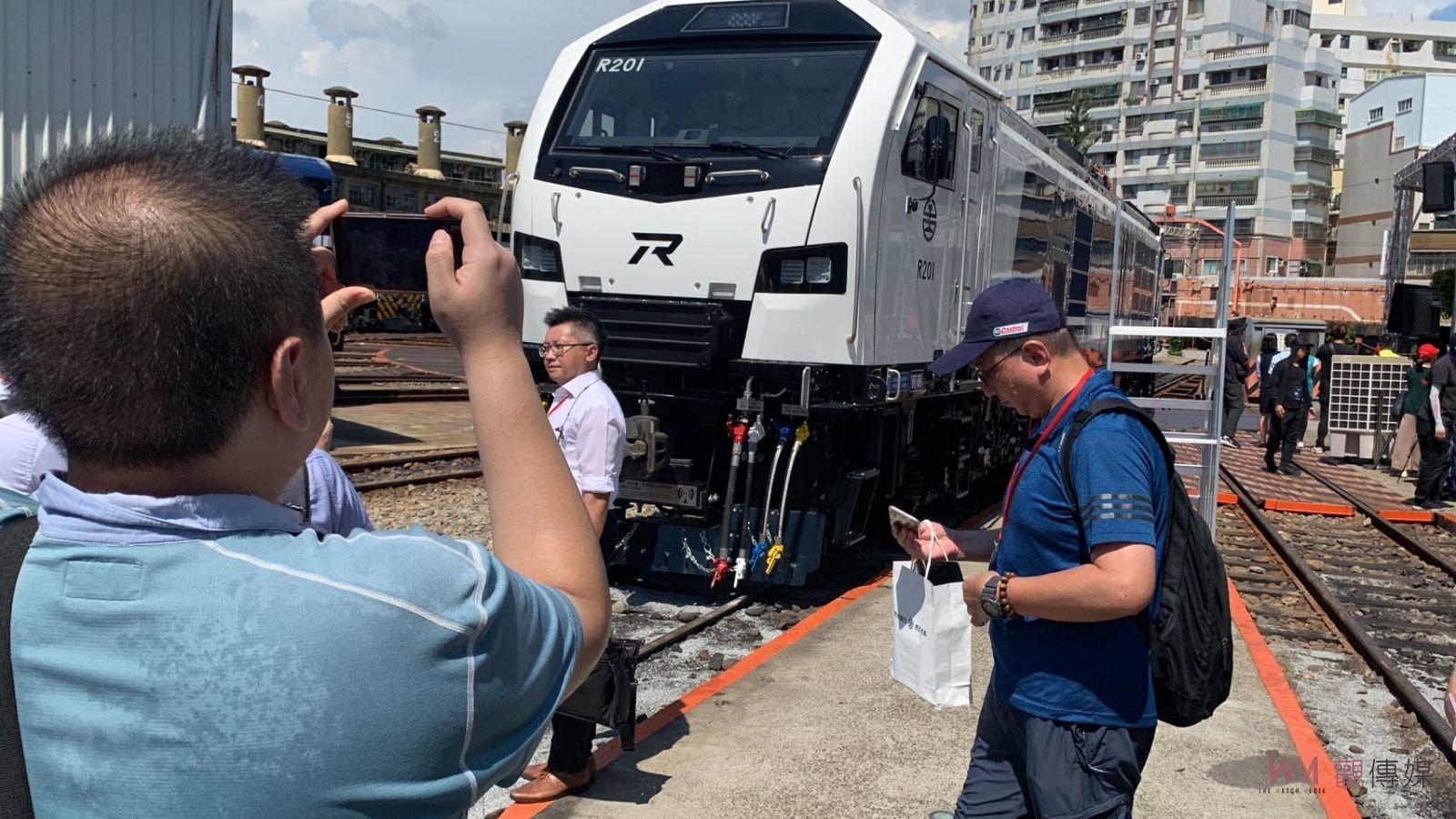 影／生力軍！台鐵R200型新柴電機車亮相　提供國人更好鐵道運輸服務 - https://www.watchmedia01.com