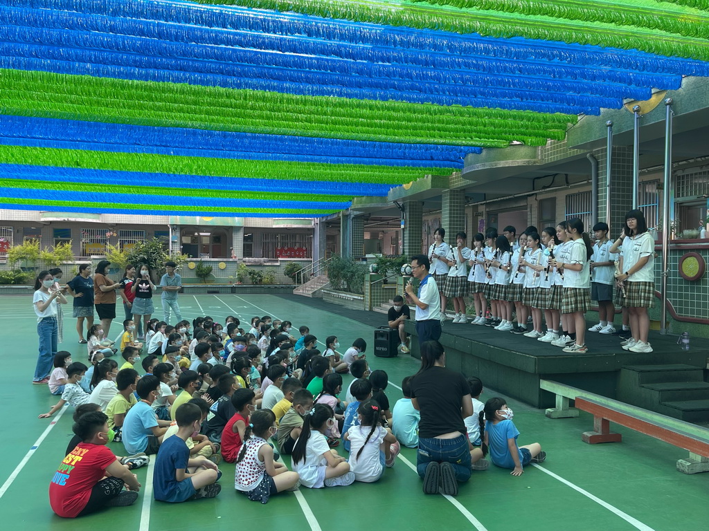 永靖國中直笛隊快閃演出 從幼兒園到日照中心用樂聲傳播美好樂聲 - https://www.watchmedia01.com