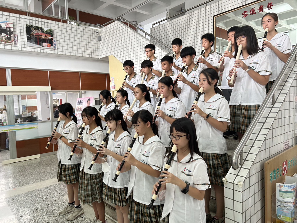 永靖國中直笛隊快閃演出 從幼兒園到日照中心用樂聲傳播美好樂聲 - https://www.watchmedia01.com