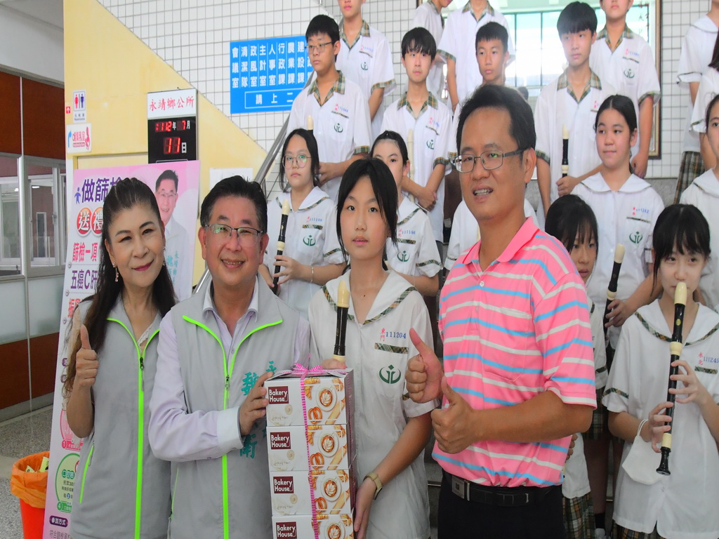 永靖國中直笛隊快閃演出 從幼兒園到日照中心用樂聲傳播美好樂聲 - https://www.watchmedia01.com