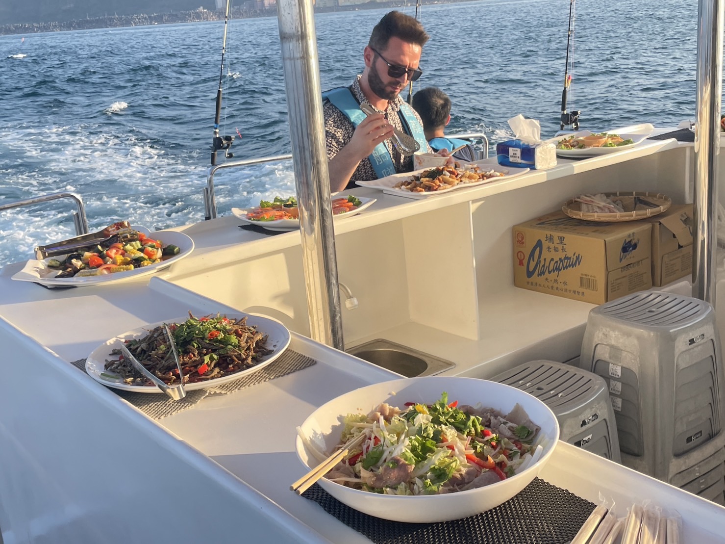 把Ｂuffet移到船上！基隆夜釣品嚐最鮮海味 - https://www.watchmedia01.com