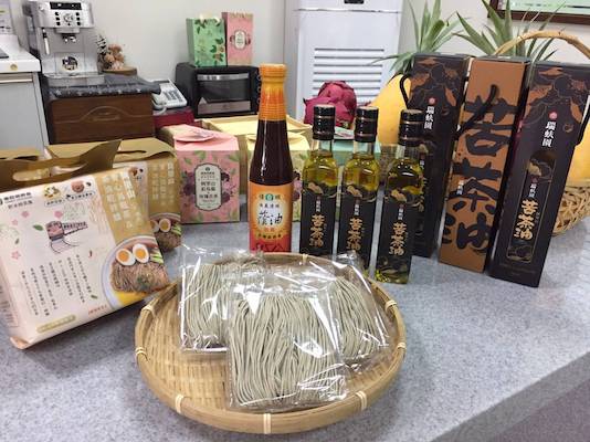 番路鄉總幹事趙幸芳力推阿里山青心烏龍茶＆茶油乾拌麵 - https://www.watchmedia01.com