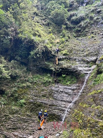 嘉義縣消防協助石水山搜救進度更新 因山區雨勢無法實施直升機吊掛 - https://www.watchmedia01.com