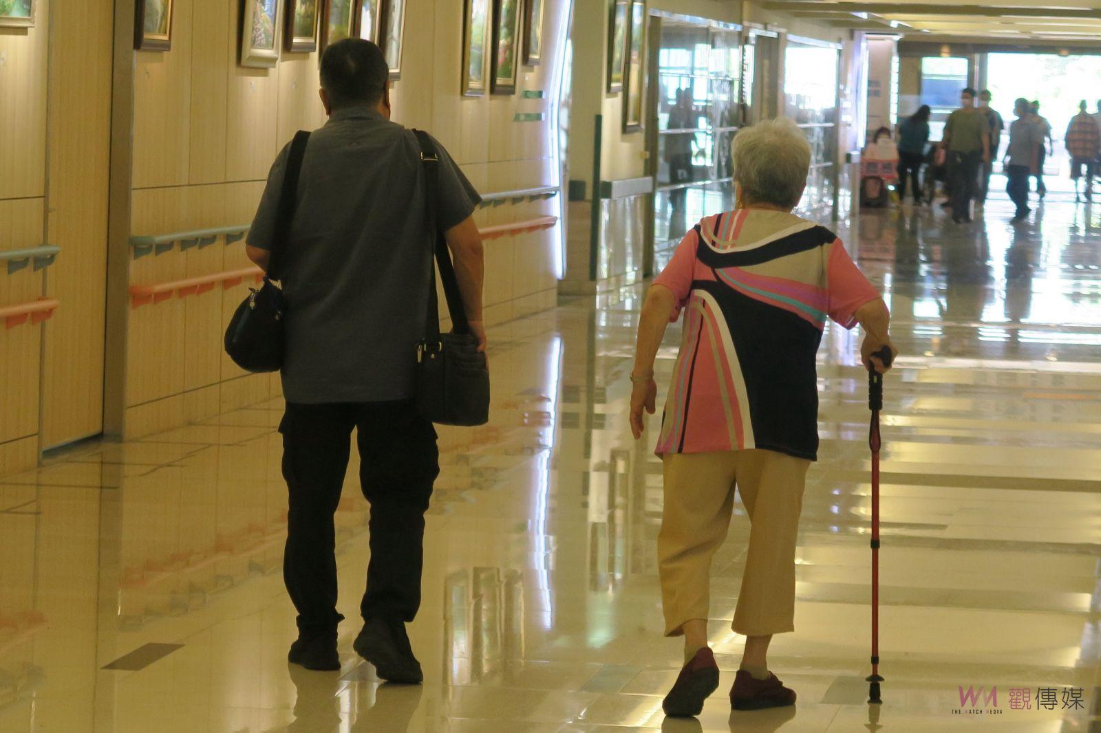 影/向疼痛說不見!88歲阿嬤椎間盤突出 彰化醫院微創脊椎內視鏡手術 - https://www.watchmedia01.com