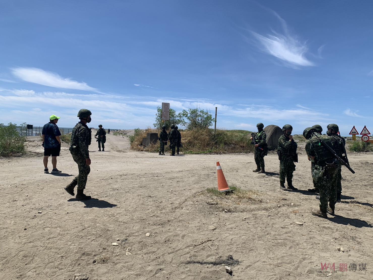 影／國軍漢光39號實兵演習　彰化海岸防止搶灘布置消波塊、鋼軌樁 - https://www.watchmedia01.com