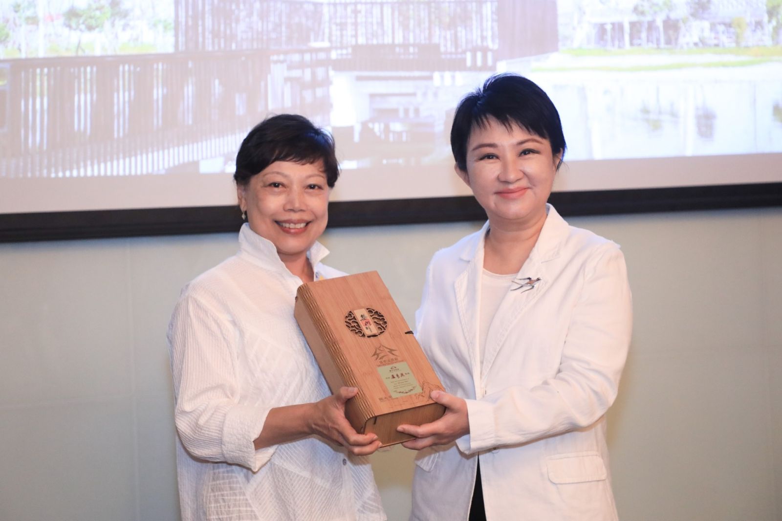 台灣美國商會訪台中 盧市長化身城市超級推廣大使 - https://www.watchmedia01.com