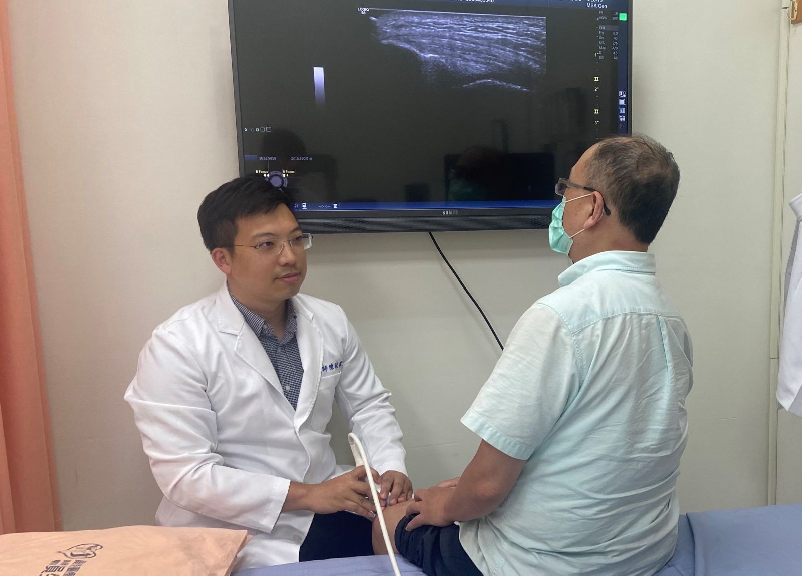 登山翁和舉重女神「傷同處」員榮醫院助他重新站起來 - https://www.watchmedia01.com