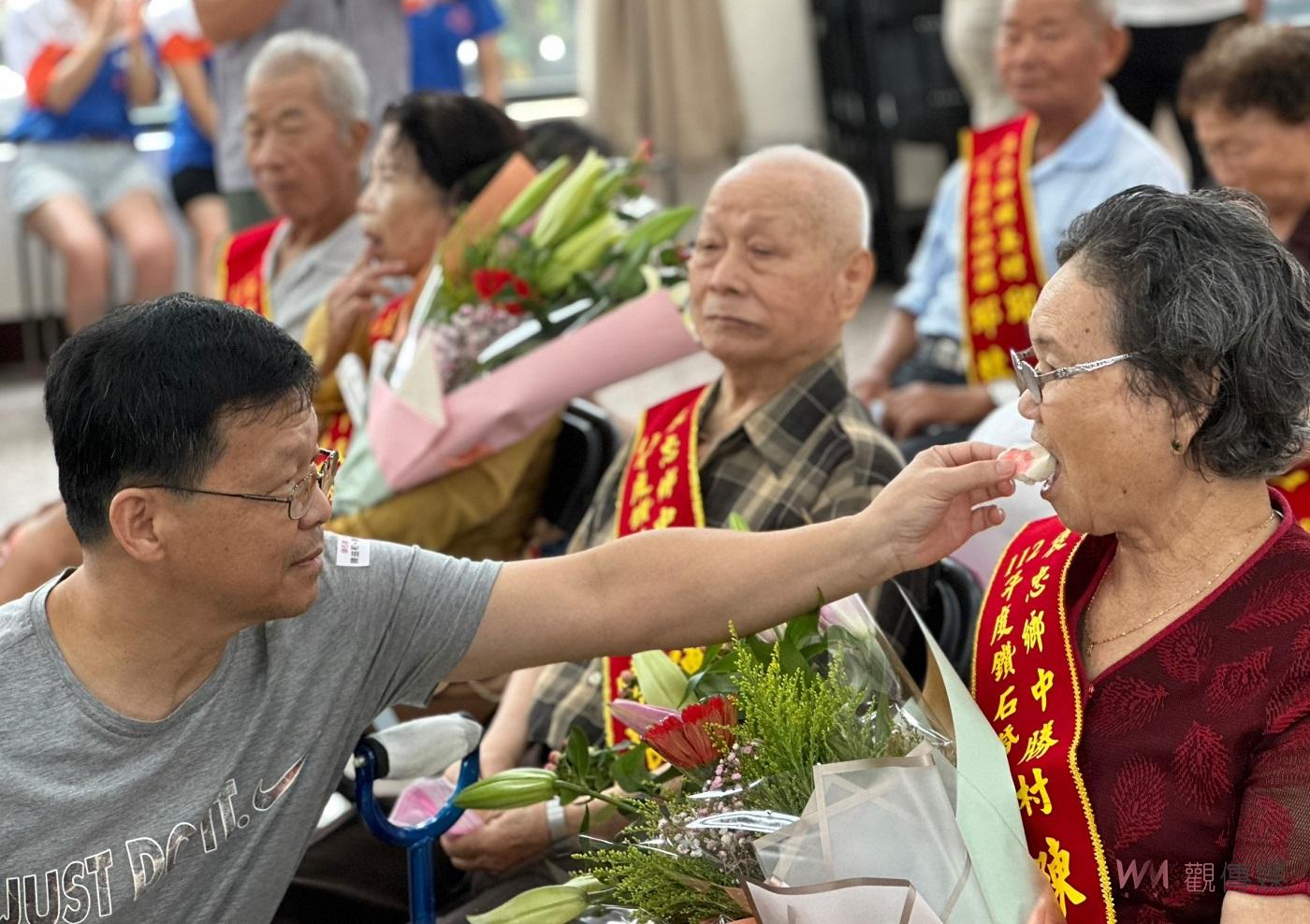 褒忠尊老敬賢表揚鑽石婚暨模範父親 感謝無怨無悔獻出大半生的父母 - https://www.watchmedia01.com